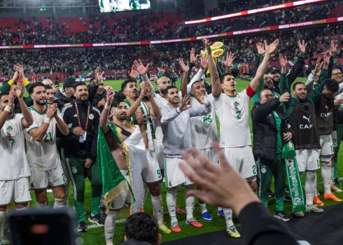 Alžīrijas futbolisti līksmo par iekļūšanu Āfrikas kausa ceturtdaļfinālā (foto: Scanpix / IMAGO / Didier Lefa Studio)