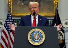 Baltais nams: Tramps apsver arī invāziju, lai Dānijai atņemtu Grenlandi