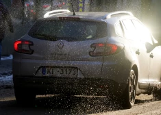 Šorīt visā Latvijā autoceļi sniegoti un apledo
