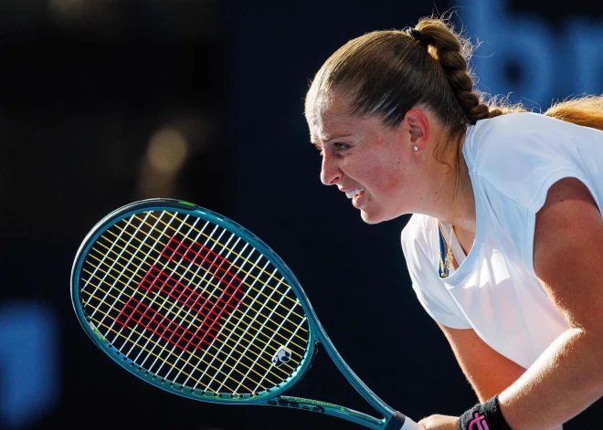 Ostapenko un Sji iekļūst Brisbenas "WTA 500" turnīra dubultspēļu pusfinālā