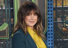 Ešlija Tisdeila pamet “toksisko māmiņu grupu” — internetā uzvirmo spekulācijas par Hilarijas Dafas un Mendijas Mūras lomu