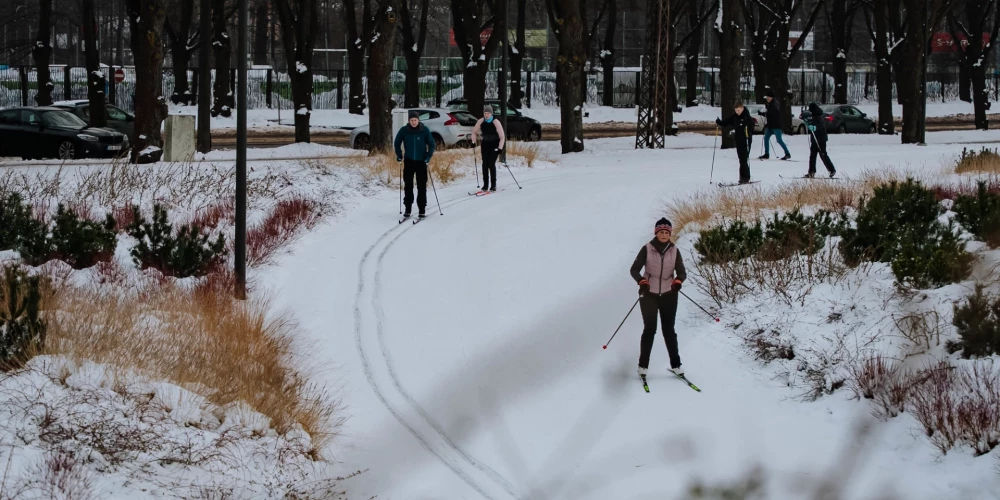 Visiem ziemas sporta entuziastiem ir iespēja baudīt sagatavotu slēpošanas trasi ar savu inventāru bez maksas.