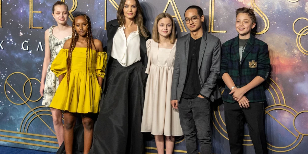 Bijušajiem laulātajiem Andželīnai Džolijai un Bredam Pitam ir 6 bērni.