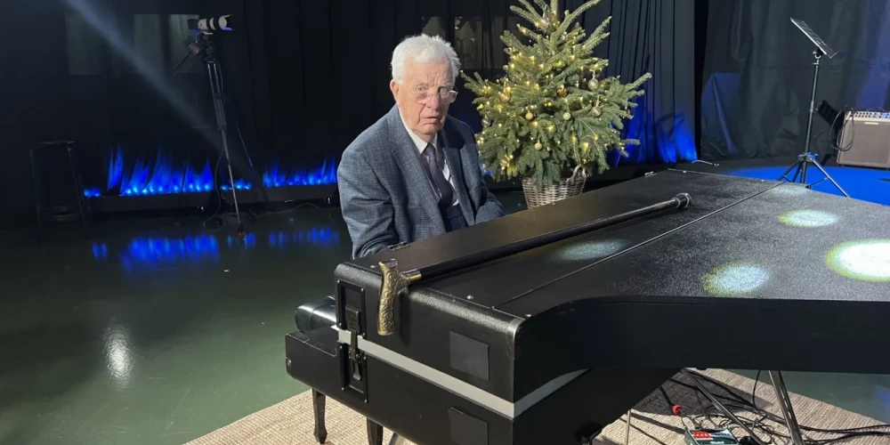 Фильм «Песенка о радости» создан в 2025 году и раскрывает повседневную творческую жизнь Маэстро.