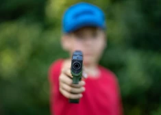 Zviedrijā 12 gadus vecu zēnu tur aizdomās par pasūtījuma slepkavību. Taču ir vēl šokējošāka nianse