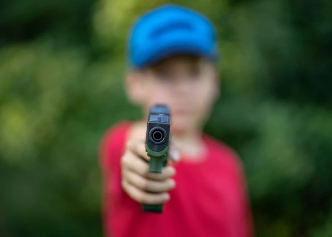 Zviedrijā 12 gadus vecu zēnu tur aizdomās par pasūtījuma slepkavību. Taču ir vēl šokējošāka nianse