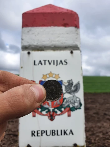 Ulmaņa laiku santīmu monēta. Atrasta uz Latvijas, Lietuvas robežas, Zemgalē.