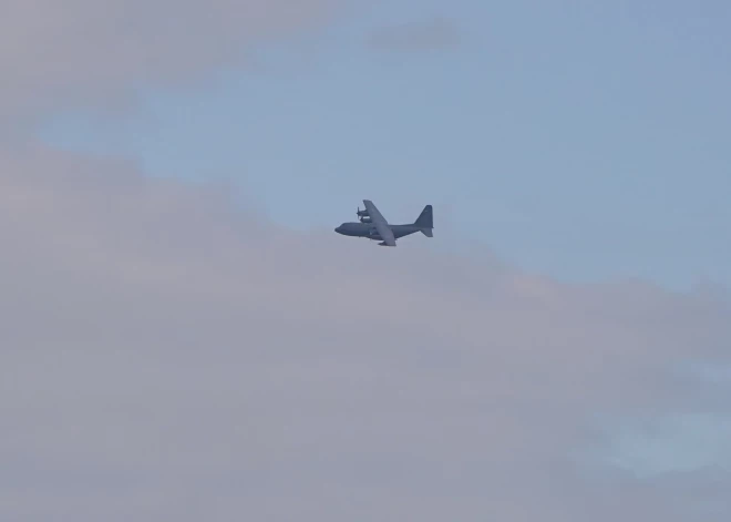 “Nesatraucieties!” – virs Lielvārdes paredzēts sabiedroto iznīcinātāju zemais pārlidojums