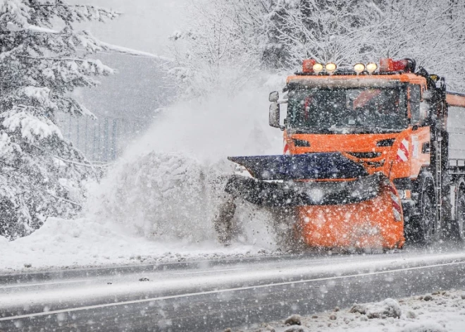 Ķekavas novada dome skaidro, kāpēc ceļu uzturēšana ziemā ir sarežģīta