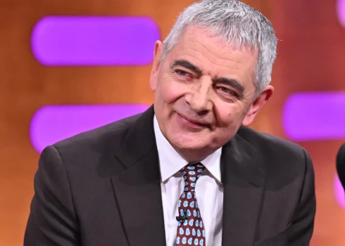 Rovans Atkinsons 2025. gada 11. decembrī, viesojoties Greijema Nortona šovā.