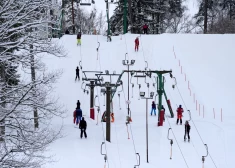 Svētku brīvdienās Latvijas slēpošanas trasēs bija liels apmeklētāju skaits