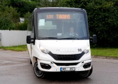 Жителям латвийских регионов придется привыкать к новому способу передвижения - транспорту "по запросу"