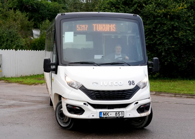 Жителям латвийских регионов придется привыкать к новому способу передвижения - транспорту "по запросу"