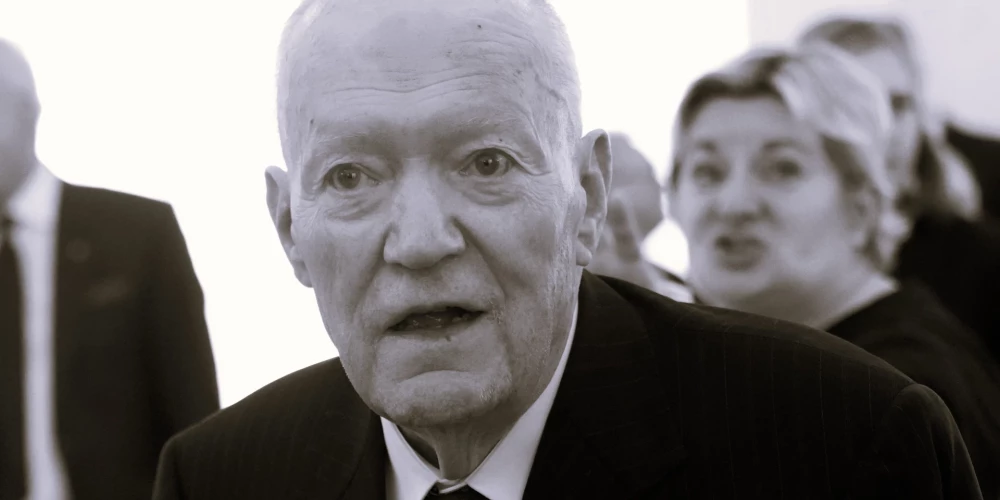 Pieminot Imantu Freibergu, aicina bēru ziedu vietā ziedot viņa piemiņas stipendijai.