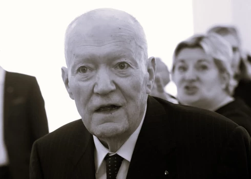 Pieminot Imantu Freibergu, aicina bēru ziedu vietā ziedot viņa piemiņas stipendijai. 