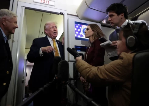 Venecuēla par ieņēmumiem no naftas pārdošanas pirks tikai ASV ražojumus, paziņojis ASV prezidents Donalds Tramps.