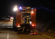 Kaimiņi liesmas pamanīja pārāk vēlu: traģiski gads iesācies Valkas novadā - ugunsgrēkā bojā gājuši divi brāļi