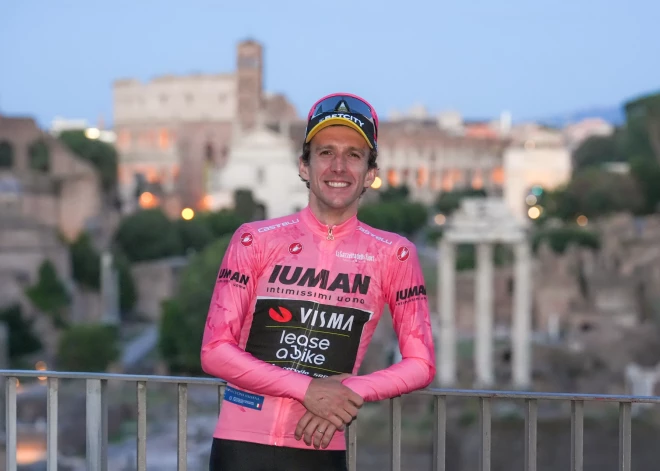 Pagājušā gada "Giro d'Italia" čempions pēkšņi paziņo par karjeras beigām