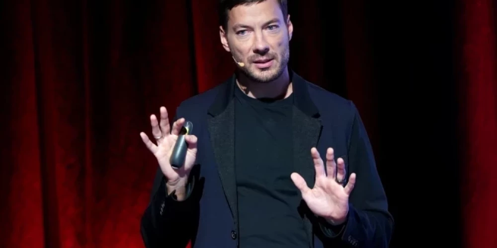 Armands Broks paziņojis par politiskās darbības "iepauzēšanu".