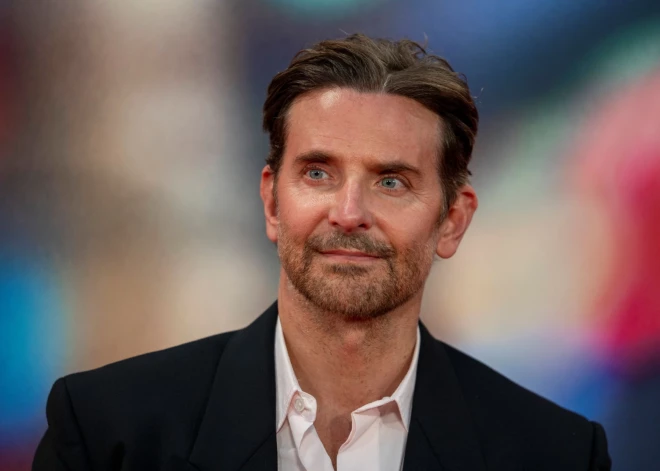 Vai Bredlijs Kūpers veicis plastiskās operācijas? Aktieris komentē baumas