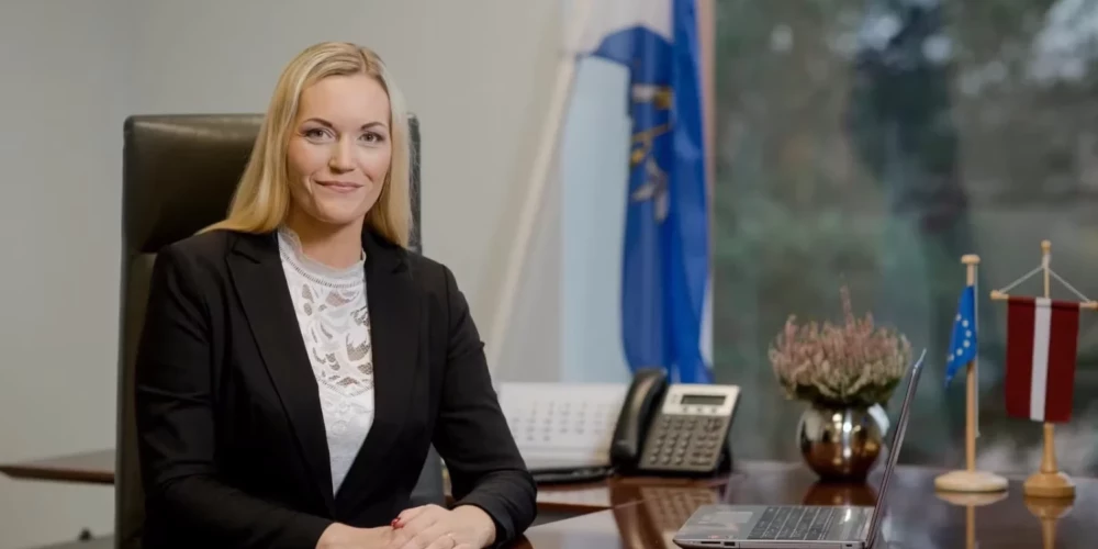 Карина Микелсоне, председатель Адажской городской думы, подала в отставку.