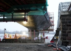 В центре Риги готовят новый памятник безалаберности чиновников: опору моста Rail Baltica законсервируют