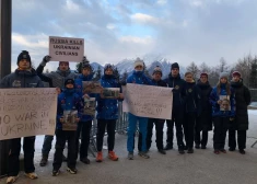 VIDEO: Latvijas skeletonisti protestē pret krievu dalību sacensībās, IBSF draud un raksta sūdzību