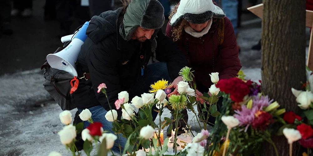 Nāvējošā apšaude 2026. gada 7. janvārī notika Imigrācijas un muitas kontroles (ICE) operācijas laikā Mineapolisas dienvidos. Dienests paziņoja, ka aģenti centās veikt arestus, kad 37 gadus vecā Renē Nikola Guda mēģināja izmantot savu "transportlīdzekli kā ieroci" pret oficieriem, pamudinot federālo aģentu izšaut pašaizsardzības nolūkos. Guda tika pasludināta par mirušu pēc tam, kad viņai no tuva attāluma sejā trāpīja aģenta raidītā lode. Šaušanā iesaistītais aģents nav publiski identificēts, un incidents joprojām tiek izmeklēts. Federālās un vietējās amatpersonas ir sniegušas krasi atšķirīgus stāstus par apšaudi un pilsētā izcēlušies protesti saistībā ar ICE reidiem un brutālu spēka pielietošanu.