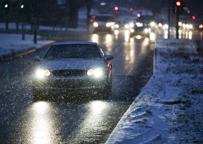 "Ziemas prieki" beidzas ar pamatīgiem sodiem: policija noķer 150 agresīvus autobraucējus, kas slidinās pa ielām. VIDEO