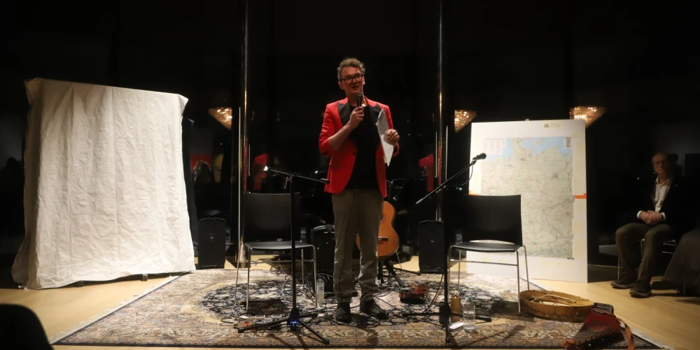 Nav zināms, kad tieši mākslinieks gleznu uzgleznojis, taču tas noticis laikā līdz 1939. gadam, kad tās reprodukcija tika publicēta žurnālā “Atpūta”. Vācu okupācijas laikā gleznu iegādājās Ostlandes reihskomisārs Hinrihs Loze (Ostlande bija teritorija, kas aptvēra Baltijas valstis un daļu Baltkrievijas), un aizveda to uz Vāciju. Kopš tā laika par gleznas atrašanās vietu un pat tās eksistenci Latvijā nebija nekādu ziņu.