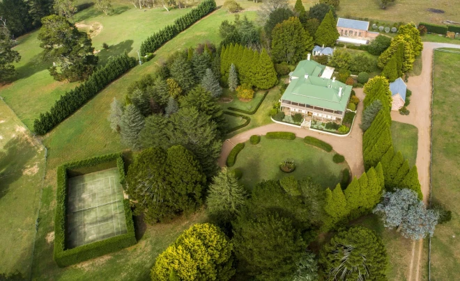 Nikolas Kidmenas un Kīta Urbana māja Austrālijā, kur līdzās ir gan peldbaseins, gan tenisa korts un namiņš viesiem.