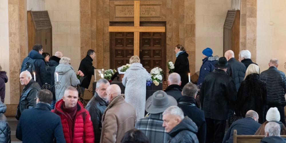 2026. gada 8. janvārī Rīgas krematorijas Lielajā zālē notika atvadīšanās no leģendārā komponista Borisa Rezņika (1947-2025).