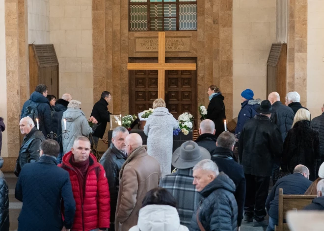 2026. gada 8. janvārī Rīgas krematorijas Lielajā zālē notika atvadīšanās no leģendārā komponista Borisa Rezņika (1947-2025).