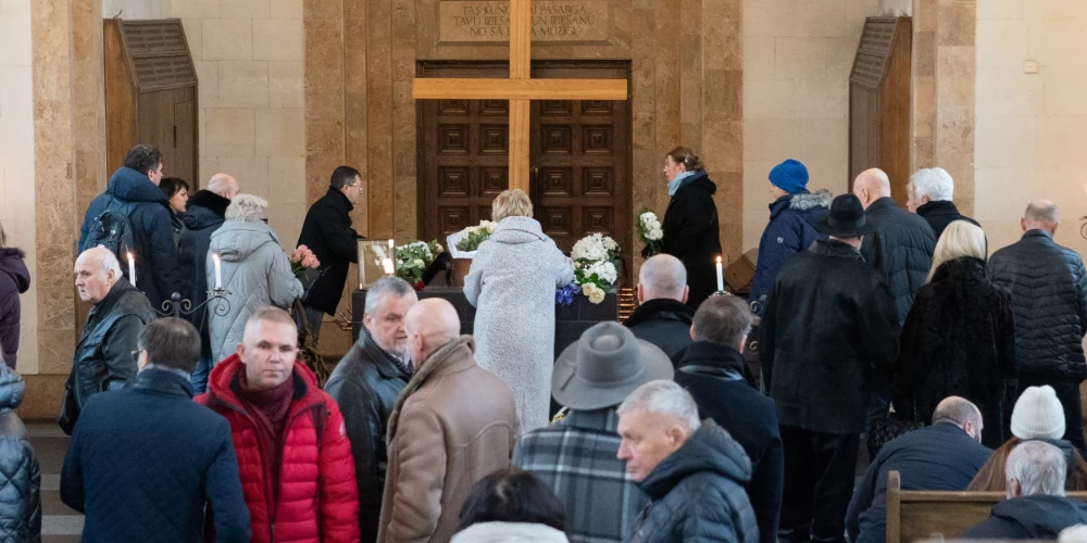 2026. gada 8. janvārī Rīgas krematorijas Lielajā zālē notika atvadīšanās no leģendārā komponista Borisa Rezņika (1947-2025).