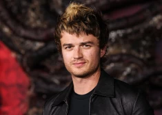 “Stranger Things” zvaigzne Džo Kīrijs sasniedz mūzikas topu virsotni – vai fani veicināja dziesmas panākumus pēc seriāla fināla?