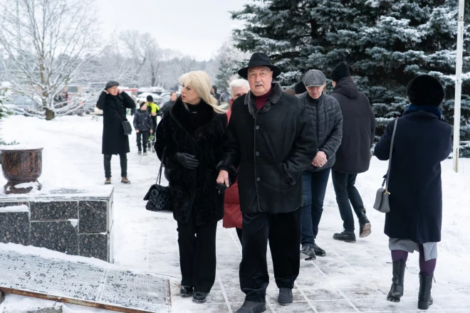 Dziedātājs Dainis Dobelnieks savā jaunajā albumā iekļāvis dziesmu "Likteņa horeogrāfija", kas, kā viņš pats uzsver žurnālam "Kas Jauns", ir atgādinājums par cilvēku, kurš viņa dzīvi apgrieza pilnīgi kājām gaisā.