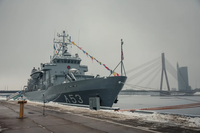 Латвия передала руководство противоминной группой НАТО Польше.