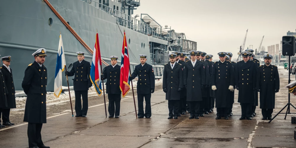 Латвия передала руководство противоминной группой НАТО Польше.
