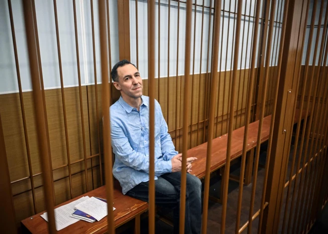 Krievija atdod Francijai ieslodzīto pētnieku Vinatjē, saņemot hakernoziegumos apsūdzēto basketbolistu Kasatkinu