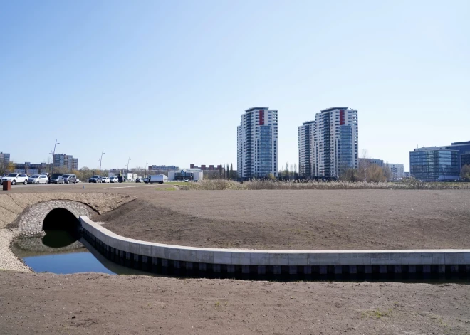 Rīgas dome nepiekrīt būvnieku pārmetumiem par neizpildītām saistībām Skanstes projektā