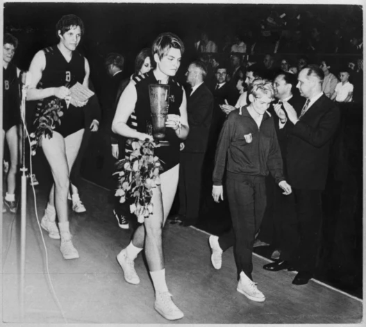 TTT 1967. gadā. Pirms Uļjanas soļo komandas kapteine Skaidrīte Smildziņa - Budovska.