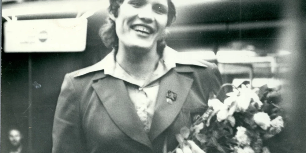 Uļjana Semjonova pēc atgriešanās no 1976. gada vasaras olimpiskajām spēlēm Monreālā.