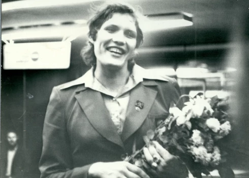 Uļjana Semjonova pēc atgriešanās no 1976. gada vasaras olimpiskajām spēlēm Monreālā.