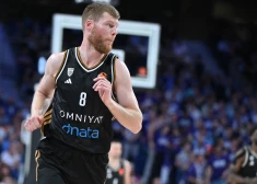 Dāvis Bertāns ar "Dubai" pieveic "Fenerbahce", kur nespēlē traumētais Artūrs Žagars