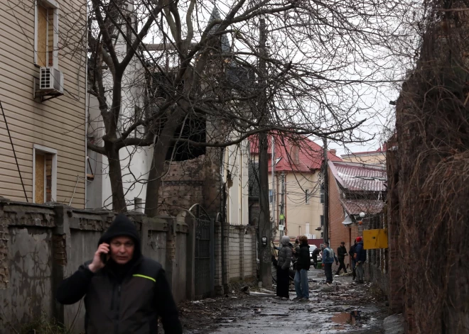 Krievija naktī veikusi kārtējos uzbrukumus Kijivai - ir bojāgājušie un ievainotie; postījumi arī Ļvivā