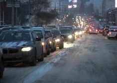 Rīgā izveidojies milzīgs sastrēgums Teikas apkaimē, kavējot satiksmi uz centru