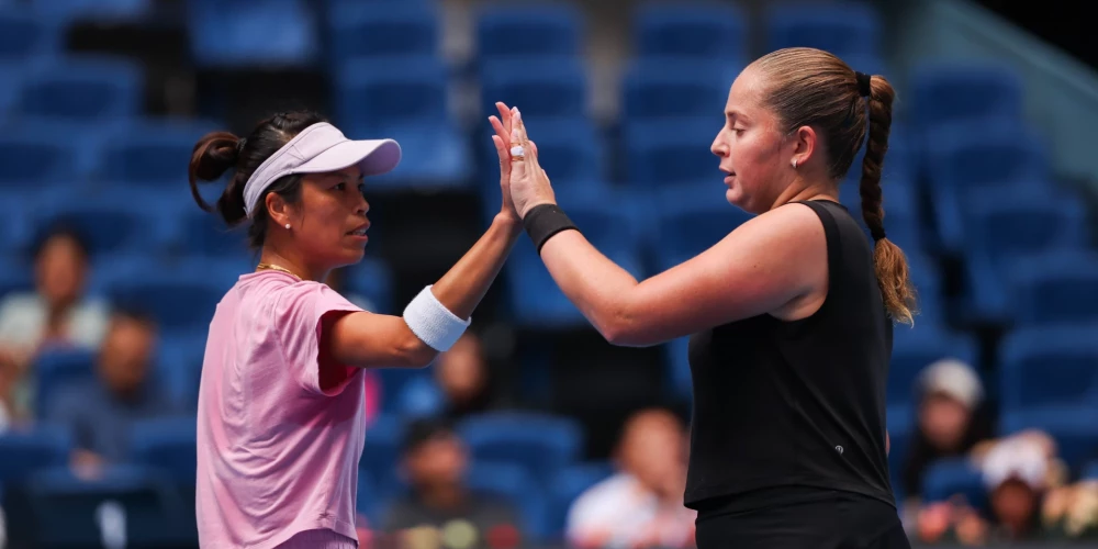 Aļona Ostapenko kopā ar taivānieti Suveju Sji. 