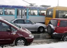 Haoss un milzu sastrēgumi: "Rīgas satiksme" atklāj, kas šorīt paralizēja sabiedriskā transporta satiksmi Teikā  