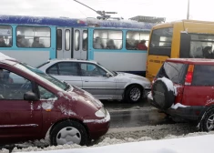 Haoss un milzu sastrēgumi: "Rīgas satiksme" atklāj, kas šorīt paralizēja sabiedriskā transporta satiksmi Teikā