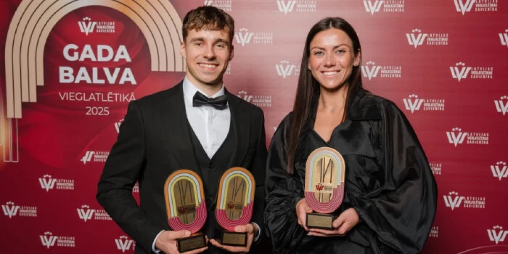 Valters Kreišs un Anete Sietiņa ar iegūtajām balvām. 